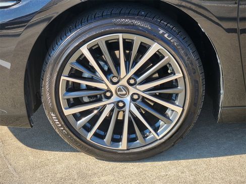 Used 2023 Lexus ES 250 w/ Premium Package image 10