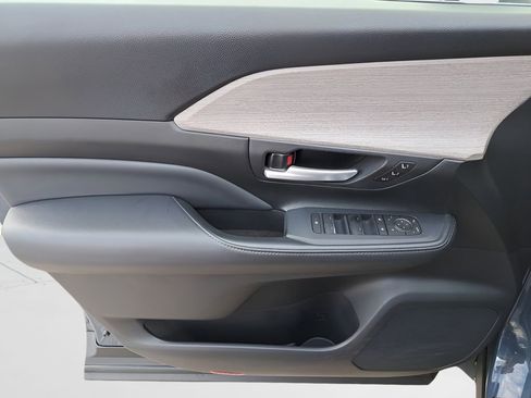 Certified 2024 Toyota Grand Highlander Platinum image 15