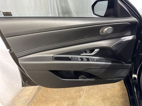 Used 2024 Hyundai Elantra Limited image 23