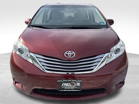 Used 2016 Toyota Sienna XLE w/ XLE Navigation Package image 8