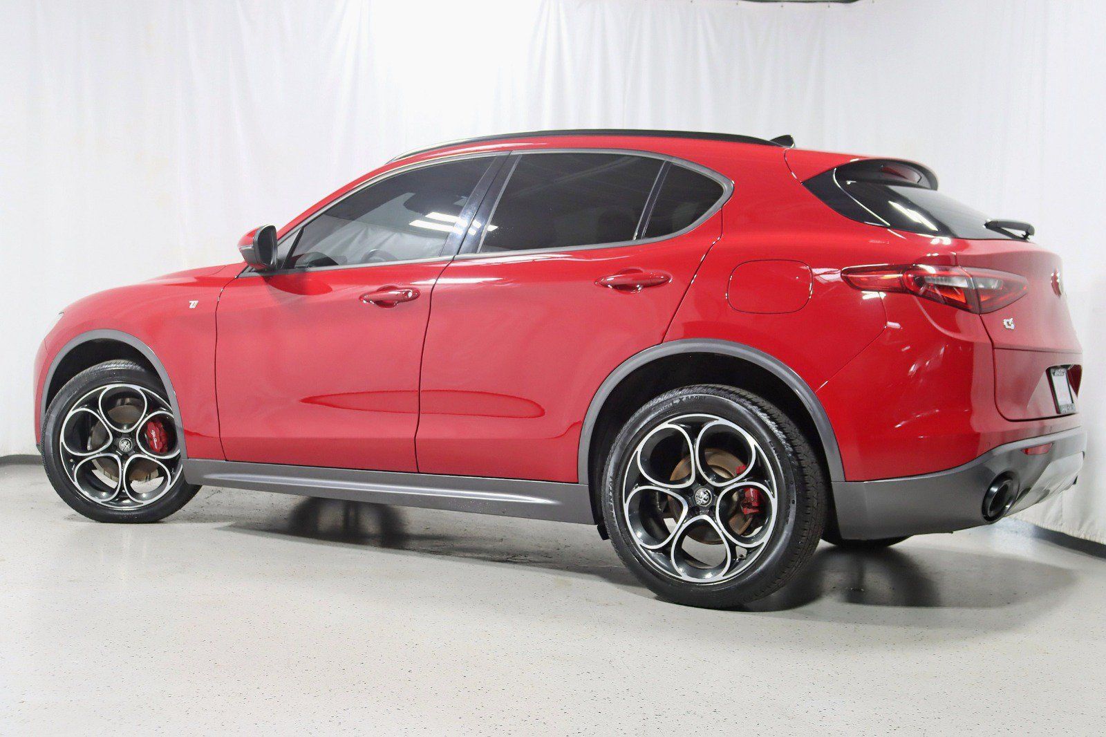Used 2022 Alfa Romeo Stelvio Ti AWD/4WD image 9
