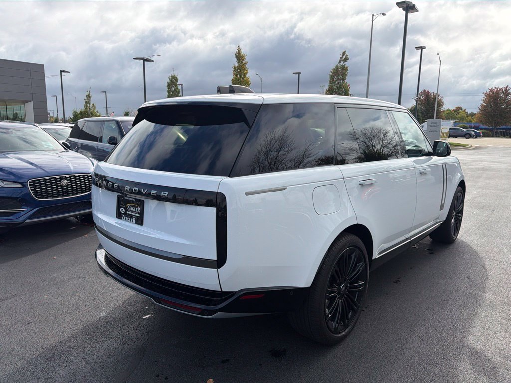 Used 2025 Land Rover Range Rover Long Wheelbase SE AWD/4WD image 5