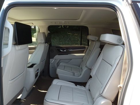Used 2023 GMC Yukon XL Denali w/ Denali Reserve Package AWD/4WD image 24