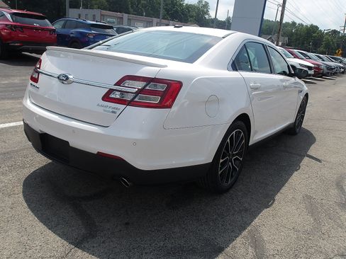Used 2018 Ford Taurus Limited AWD/4WD image 7