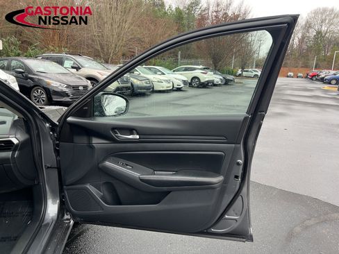 Used 2024 Nissan Altima 2.5 SV image 27