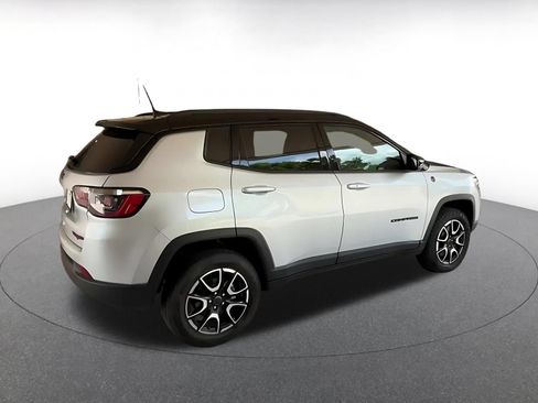 Used 2025 Jeep Compass Trailhawk AWD/4WD image 12