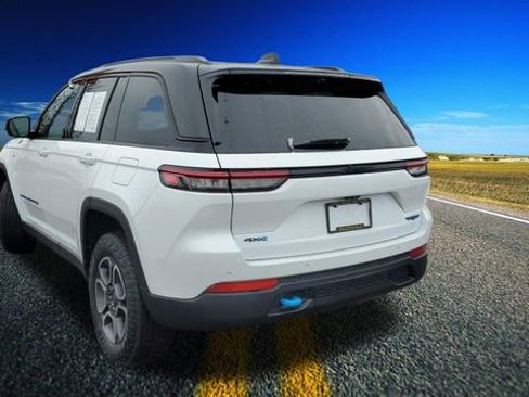 Certified 2022 Jeep Grand Cherokee Trailhawk w/ Advanced Protech Group II image 2