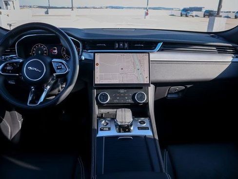 Used 2024 Jaguar F-PACE R-Dynamic S image 31