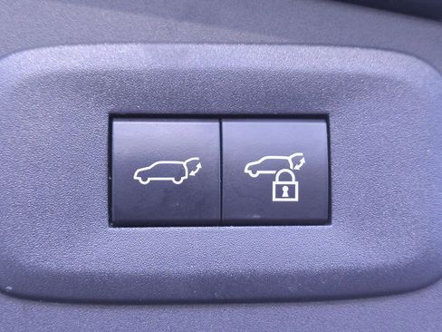 Used 2023 Lexus RZ 450e Premium image 33