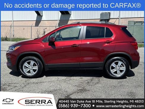 Used 2022 Chevrolet Trax LT w/ LT Convenience Package AWD/4WD image 2
