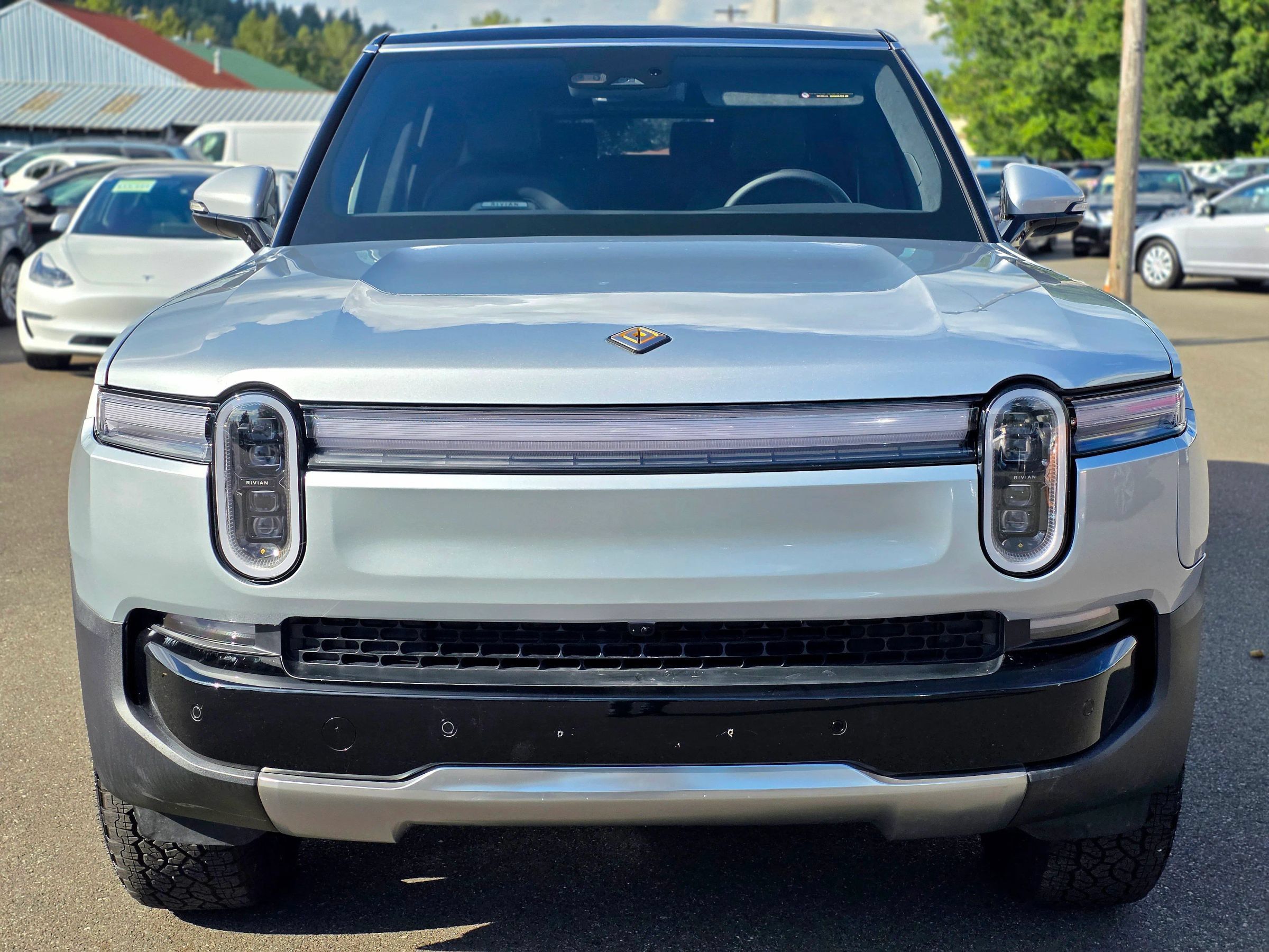 Used 2025 Rivian R1S Adventure Dual AWD/4WD image 2