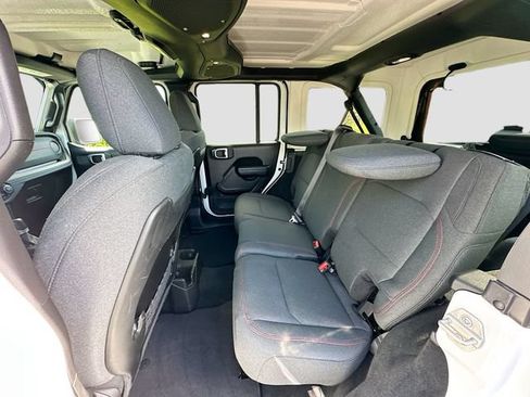 Used 2024 Jeep Wrangler Unlimited Rubicon AWD/4WD image 23