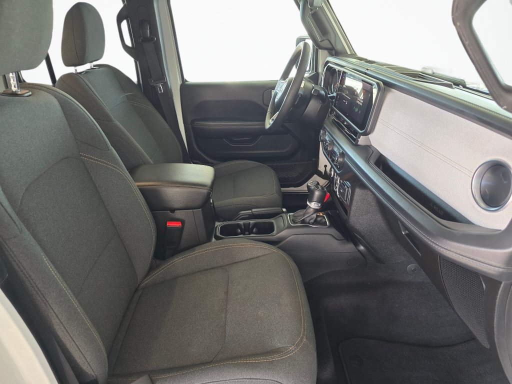 Used 2025 Jeep Wrangler Unlimited Sahara AWD/4WD image 42