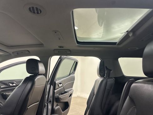 Used 2018 GMC Acadia SLT image 29