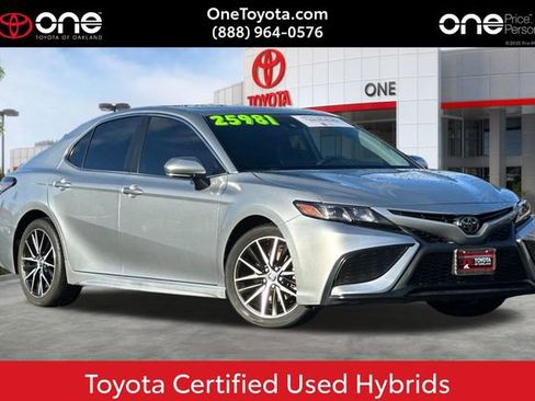 Certified 2023 Toyota Camry SE image 1