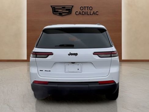 Used 2022 Jeep Grand Cherokee L Laredo image 4