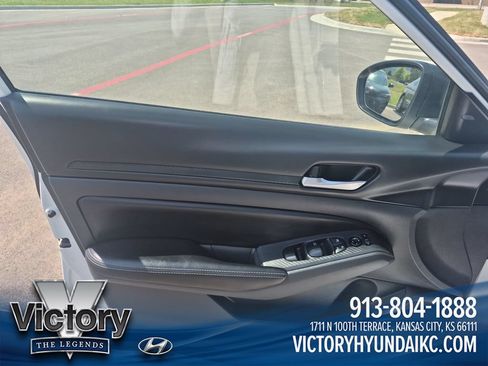 Used 2025 Nissan Altima 2.5 SV FWD image 10