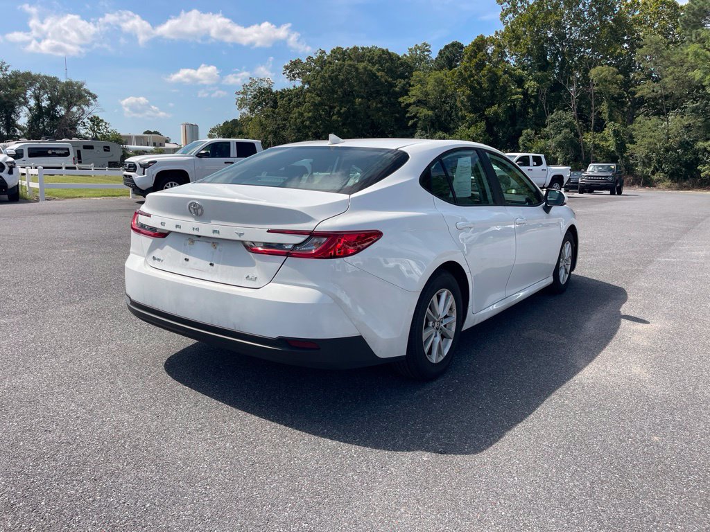 Used 2025 Toyota Camry LE FWD image 5