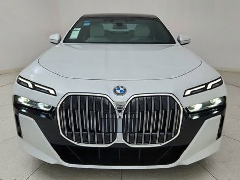 Used 2025 BMW 740i xDrive 740i xDrive image 13