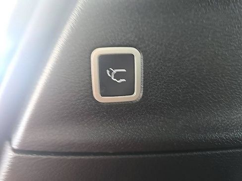 Used 2026 Chrysler Pacifica Limited FWD image 17