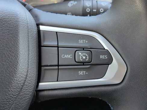 Used 2022 Jeep Compass Latitude FWD image 24