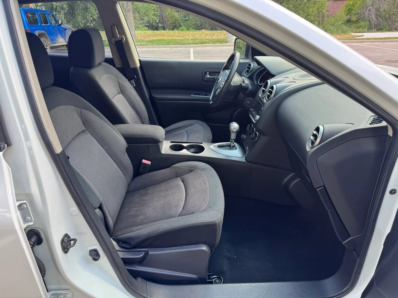 Used 2011 Nissan Rogue SV AWD/4WD image 18