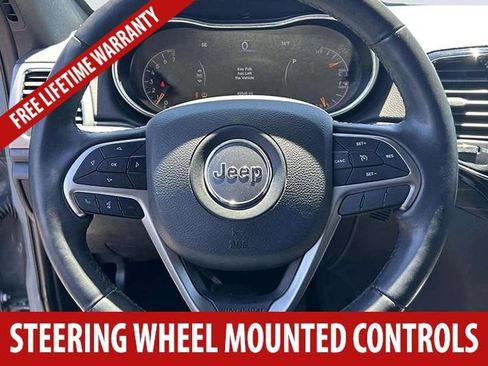 Used 2021 Jeep Grand Cherokee Laredo X AWD/4WD image 7