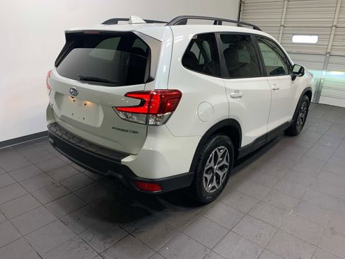 Used 2019 Subaru Forester Premium image 3