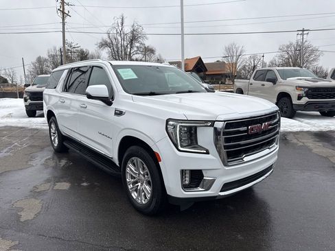Used 2022 GMC Yukon XL SLT w/ SLT Luxury Package image 7