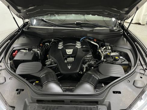 Used 2021 Maserati Levante AWD/4WD image 27