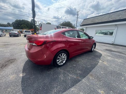 Used 2015 Hyundai Elantra SE w/ Option Group 03 FWD image 6