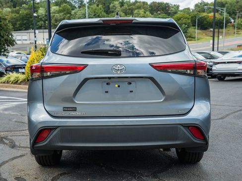 Used 2023 Toyota Highlander LE FWD image 6