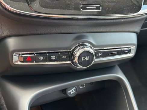 New 2026 Volvo XC40 B5 Plus w/ Climate Package AWD/4WD image 16