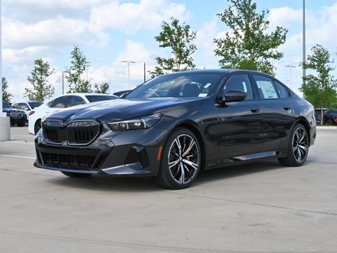 New 2026 BMW 540i xDrive w/ M Sport Package AWD/4WD image 3