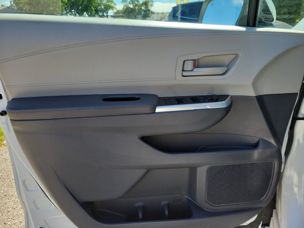 Used 2024 Toyota Sienna LE AWD/4WD image 16