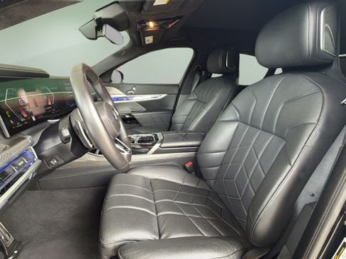 Used 2025 BMW 760i xDrive w/ Executive Package AWD/4WD image 9
