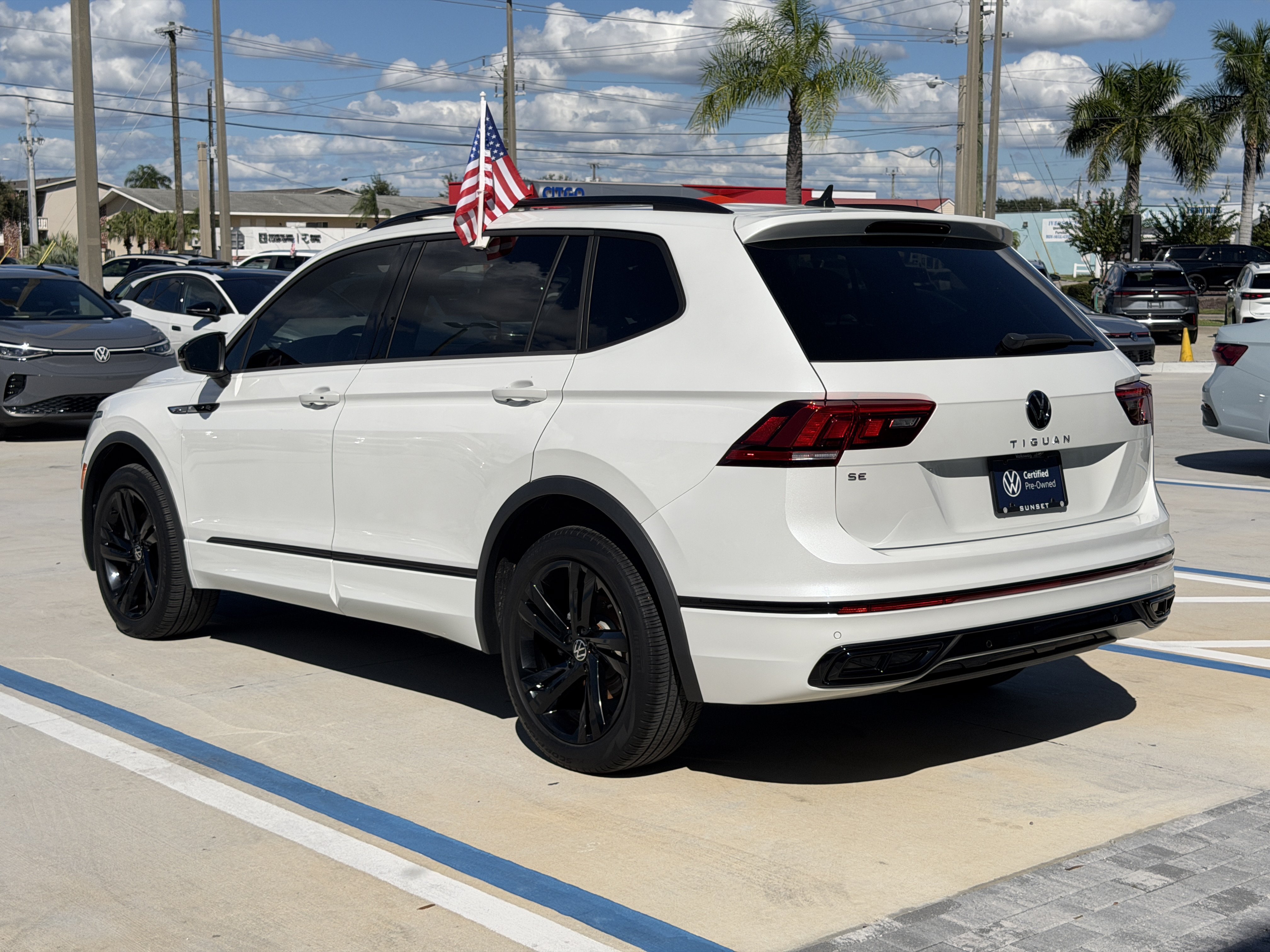 Certified 2023 Volkswagen Tiguan SE R-Line FWD image 5