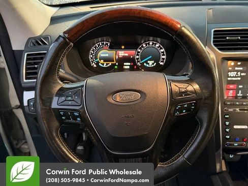 Used 2018 Ford Explorer Platinum image 13