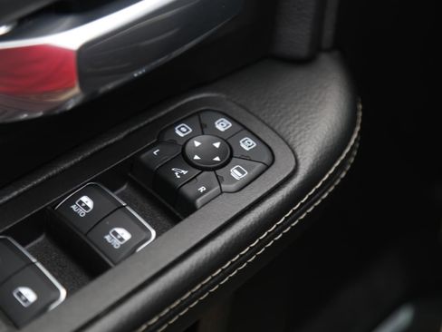 Used 2025 RAM 2500 Laramie AWD/4WD image 6
