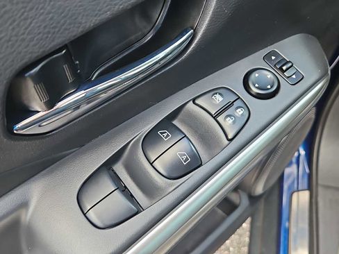 Used 2019 Nissan Kicks SR w/ SR Premium Package image 15