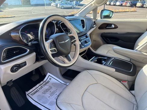 Used 2021 Chrysler Pacifica Limited w/ Premium & Safety Sphere Group image 14