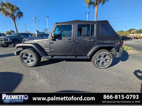Used 2017 Jeep Wrangler Unlimited Sahara w/ Connectivity Group image 7