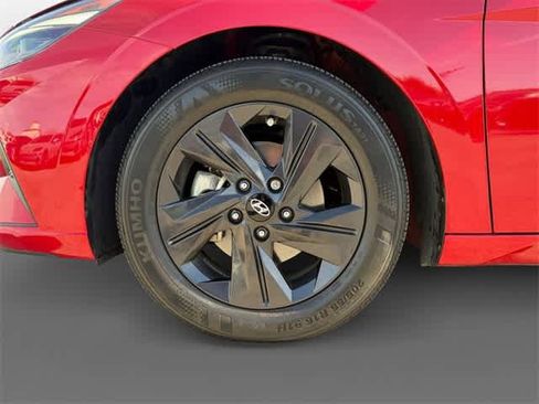 Certified 2022 Hyundai Elantra SEL w/ Convenience Package image 9