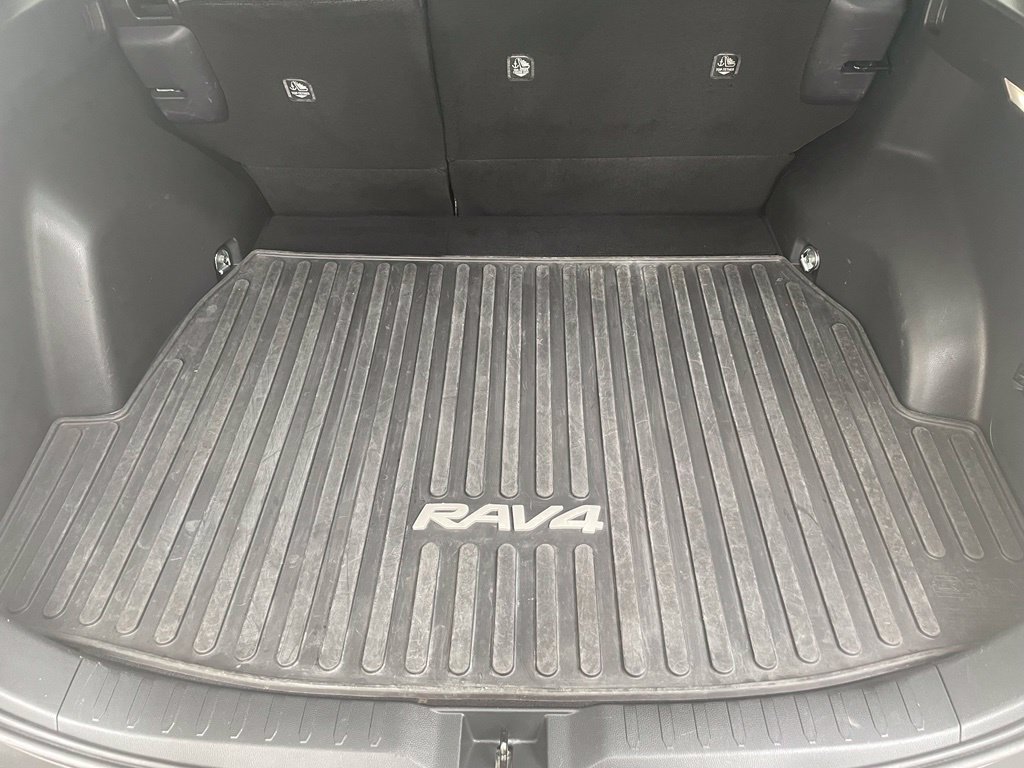 Used 2024 Toyota RAV4 LE AWD/4WD image 8