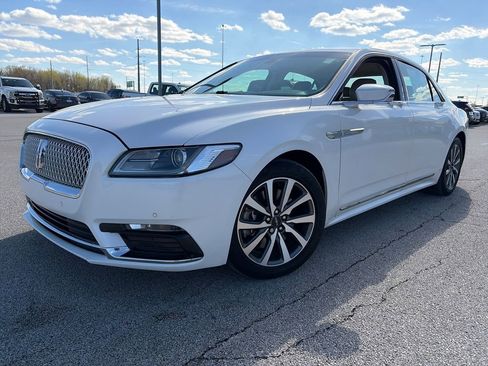Used 2017 Lincoln Continental Premiere FWD image 3