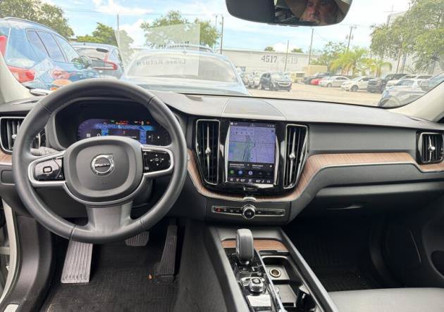 Used 2023 Volvo XC60 B5 Plus w/ Climate Package FWD image 3