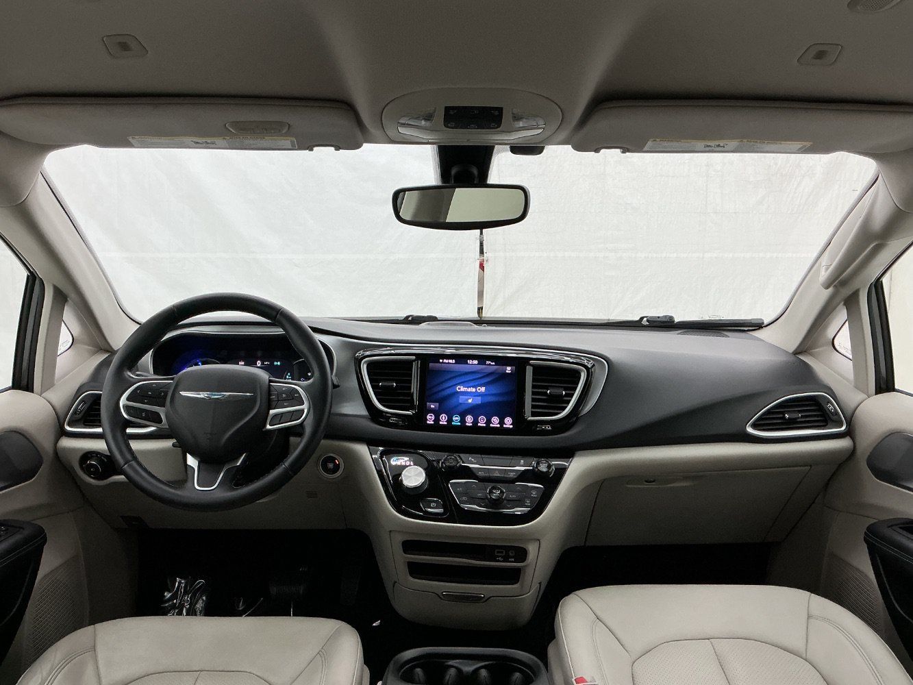 Used 2018 Chrysler Pacifica Touring-L FWD image 26