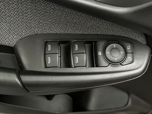 Used 2025 Chevrolet TrailBlazer LT AWD/4WD image 17