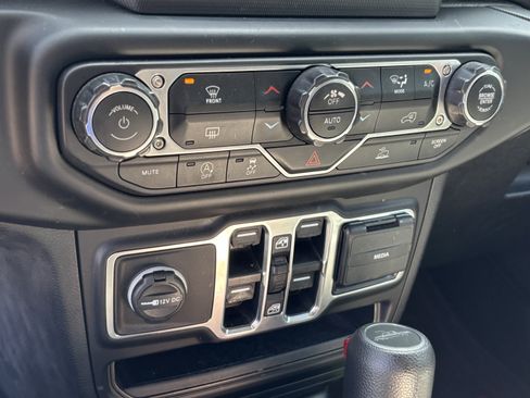 Used 2021 Jeep Gladiator Sport AWD/4WD image 29