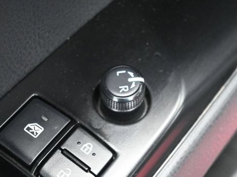 Used 2025 Toyota Camry SE FWD image 13